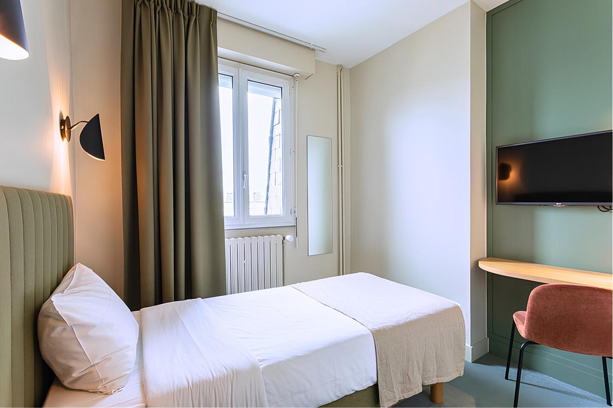 Small Single Room,1703548151:JPEG